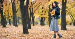 Jak dobrać kurtkę do długiej spódnicy? Poradnik stylizacji