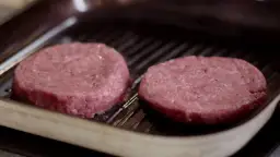 Jak usmażyć idealnego burgera? Sekret soczystego mięsa krok po kroku