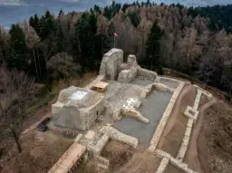 Zamek w Lanckoronie: Fascynująca historia i ruiny do zwiedzania