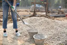 Jaki beton na fundament B20 czy B25 - uniknij błędów w wyborze