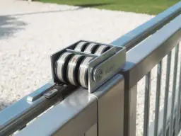 Czym smarować napęd bramy skrzydłowej, aby uniknąć usterek?