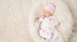 Jak właściwie dobrać rozmiar czapki dla niemowlaka i uniknąć błędów