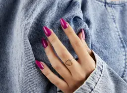 Jakie paznokcie są teraz modne? Odkryj najnowsze trendy i kolory