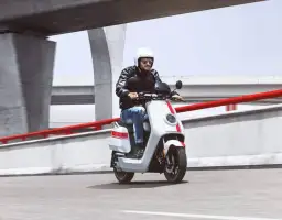 Skuter 125 na autostradzie: Legalne, ale czy bezpieczne?