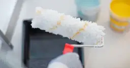 Jak malować kasetony styropianowe? Najlepsze farby i techniki malowania