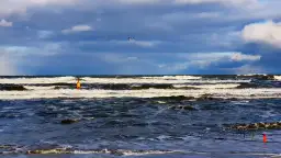 Sztormy na Bałtyku kiedy: uniknij niebezpiecznych warunków pogodowych