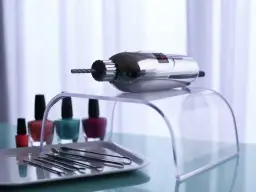 Frezarka do paznokci do domu: Jaki model wybrać? Poradnik