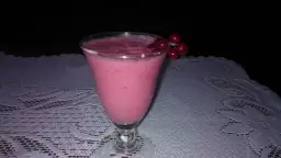 Koktajl z czerwonej porzeczki: prosty przepis i 5 wariantów smaku