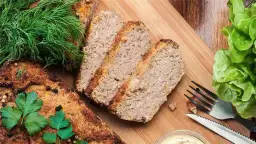 Jakie przyprawy do pasztetu drobiowo-wieprzowego, by zaskoczyć smakiem?