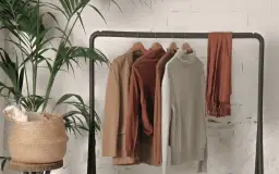 Ile można zarobić na odzieży używanej? Zaskakujące fakty i porady