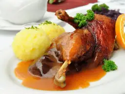 Tradycyjne potrawy staropolskie i regionalne – historia, przepisy i sekrety kuchni