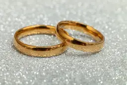 Jak bezpiecznie wypolerować złotą obrączkę - skuteczne metody