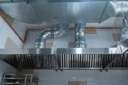 Wybór wentylatora do okapu gastronomicznego: kluczowe parametry i porady