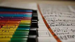 Gdzie znaleźć nuty z podpisanymi dźwiękami dla początkujących?