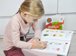 Jak ćwiczyć pisanie z dzieckiem – skuteczne metody i zabawy dla maluchów