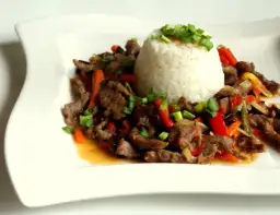 Wołowina po wietnamsku – prosty przepis na wyjątkowe danie pełne smaku