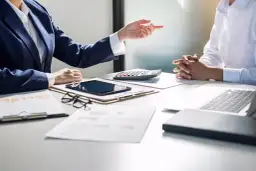 Jak zatrzymać odsetki u komornika – skuteczne sposoby na ograniczenie zadłużenia