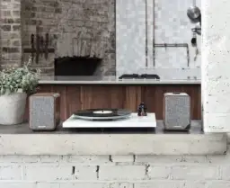 Jak ukryć głośniki w salonie: 7 sprytnych sposobów na estetykę