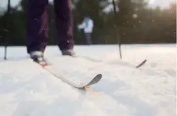 Crossbreedowe dyscypliny narciarskie: gdzie narty spotykają inne sporty i technologie