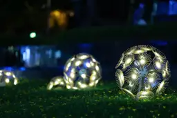 OZE i Oświetlenie LED: Jak Zrównoważone Technologie Kształtują Przyszłość Energetyki