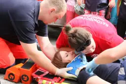 ABC ratownictwa: Podstawy pierwszej pomocy krok po kroku