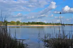 Najpiękniejsze jeziora zachodniopomorskie: odkryj rekreację i przyrodę