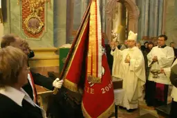 Czy 11 listopada idzie się do kościoła? Sprawdź, co mówi prawo kanoniczne