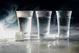 Czy chłodzić whisky? Poznaj wpływ na smak i aromat trunku