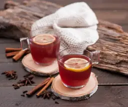 Jak zrobić herbatę po góralsku - przepis na rozgrzewający napój z alkoholem