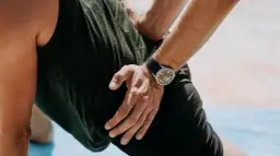 Ile trwa rehabilitacja po operacji biodra? Kluczowe informacje i porady