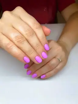 8 skutecznych sposobów, by hybryda nie odpadała - trwały manicure