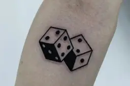 Symboliczne znaczenie tatuażu kostki do gry - poznaj ukrytą prawdę