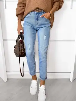 Stylizacje z jeansami na zimę – modne i praktyczne zestawy na każdą okazję