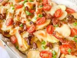 Z czego zrobić sos do zapiekanki ziemniaczanej? Oto pyszne przepisy