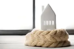 Ile pelletu na 100 m2? Poznaj koszty i oszczędności na sezon grzewczy