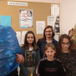 Na czym polega wolontariat w szkole i jakie przynosi korzyści?