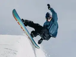 Freeride snowboard - co to znaczy i dlaczego warto go spróbować