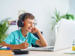 Czy w szkole w chmurze są obowiązkowe lekcje? Oto prawda o nauce