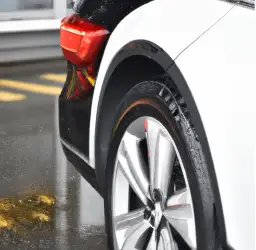 Jaki bieżnik mają nowe opony letnie i jak wpływa na bezpieczeństwo