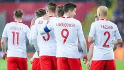 Jakie numery mają polscy piłkarze? Poznaj zaskakujące fakty o ich koszulkach