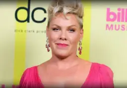 Ile lat ma P!nk? Zaskakująca historia jej wieku i kariery.