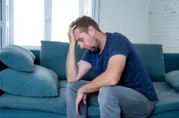 Czy depresja jest chorobą przewlekłą? Zrozumienie jej skutków i leczenia