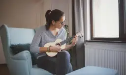 Jak zagrać Dni których nie znamy na ukulele - szybki kurs dla początkujących