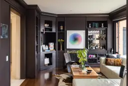 Witryna do salonu – 7 ciekawych zastosowań tego eleganckiego mebla