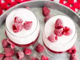 Mrożone maliny do ciasta czy rozmrażać – co warto wiedzieć?