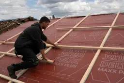 Membrana na dachu – jak zapewnić skuteczną ochronę przed deszczem?