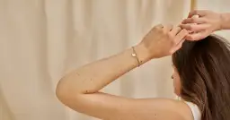 Jakie bransoletki są teraz modne? Poznaj najważniejsze trendy i style