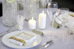 Jak usadzić gości przy stole, aby uniknąć niezręcznych sytuacji