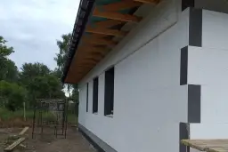 Najlepsze firmy produkujące styropian na elewację: opinie ekspertów 2025