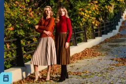 Jak prawidłowo prasować spódnicę plisowaną bez uszkodzenia plis – porady krok po kroku